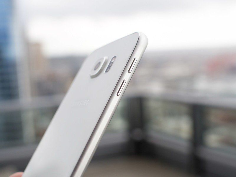 Samsung Galaxy S6 side