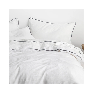 white linen bedding set with navy border