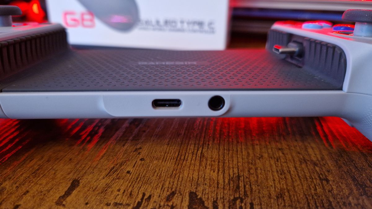 GameSir G8 Galileo review image of the controller's 3.5mm headphone jack and USB-C connector