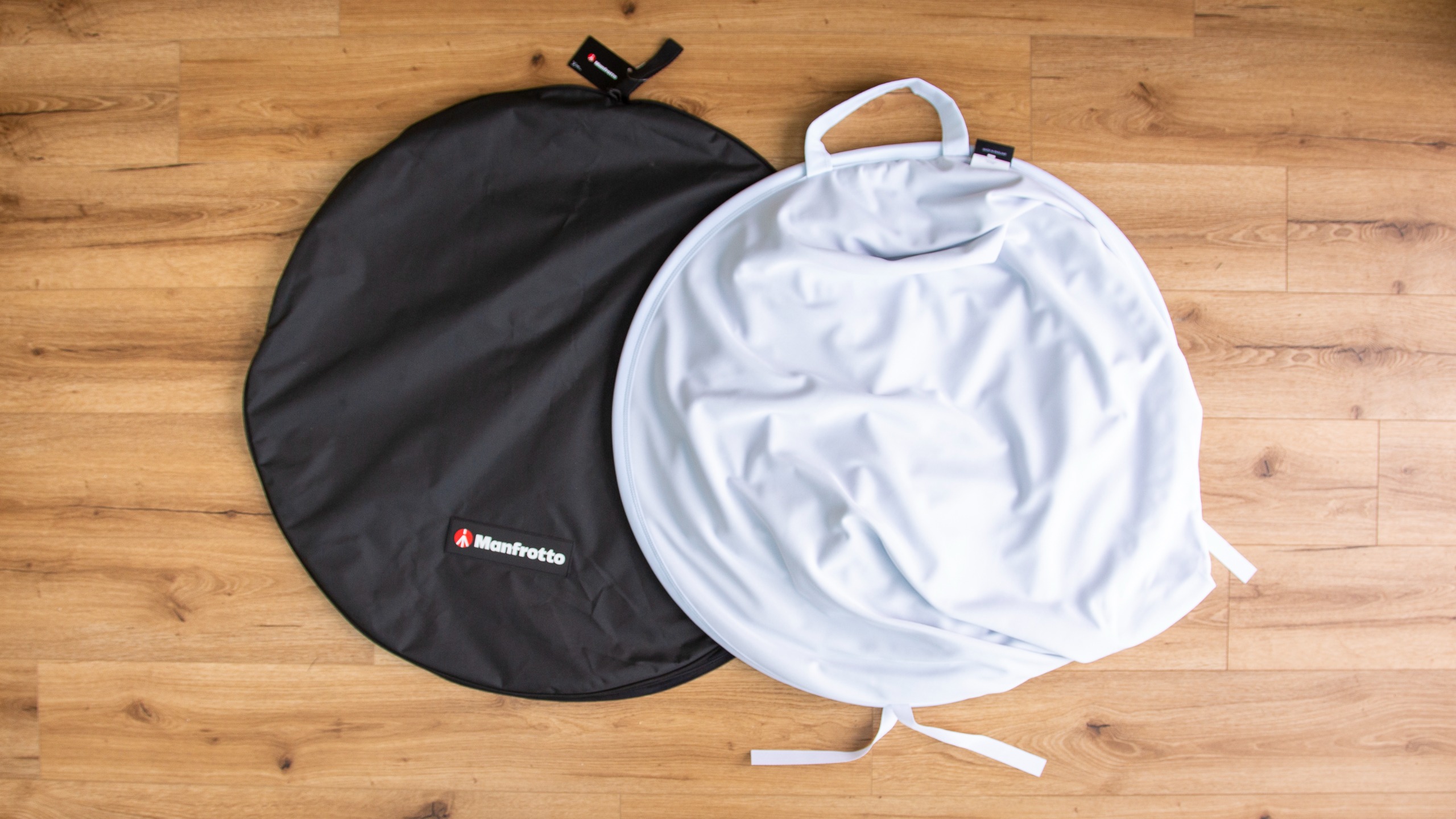 Manfrotto Plain Collapsible Reversible Backdrop 1.8x2.1m Black/White