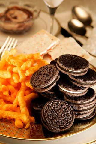 Food, Oreo, Finger food, Dishware, Cuisine, Fried food, Dish, Kitchen utensil, Recipe, Cookies and crackers,