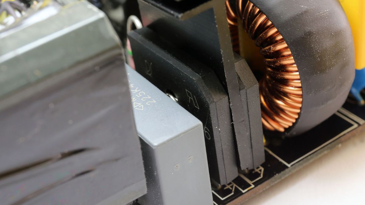 Gigabyte UD850GM
