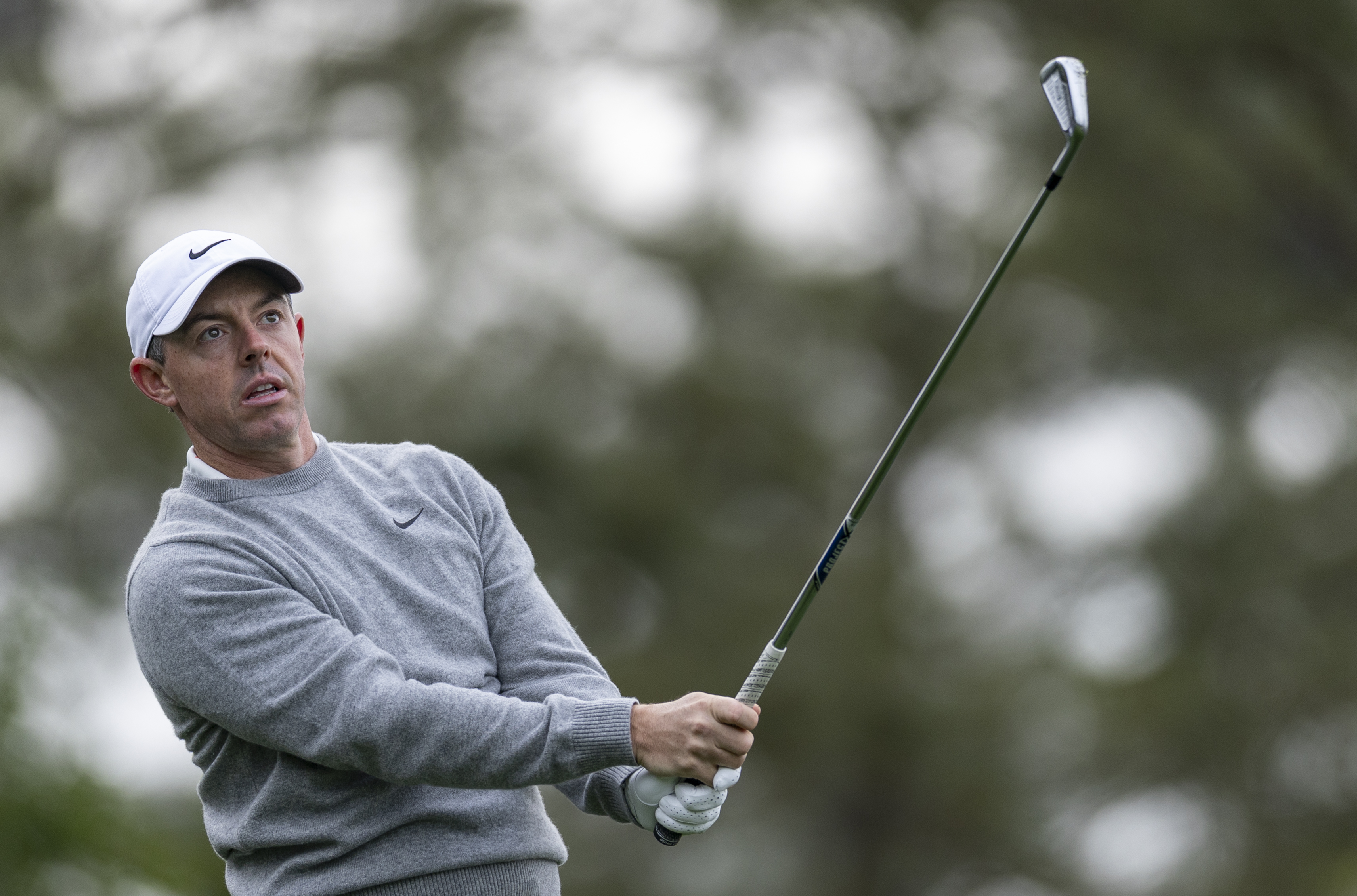 Masters champion Rory McIlroy of Northern Ireland plays a stroke from the No. 4 tee during a practice round prior to the Masters at Augusta National Golf Club, Tuesday, April 07, 2026. (Photo by Simon Bruty/Augusta National/Getty Images)