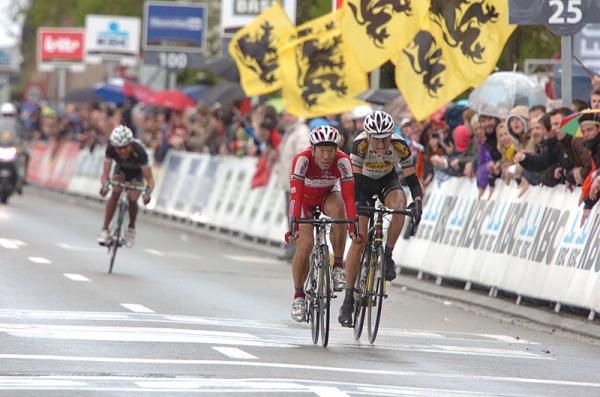Oscar Freire Gomez (Katusha Team) crosses the line ahead of Pieter Serry (Topsport Vlaanderen - Mercator)