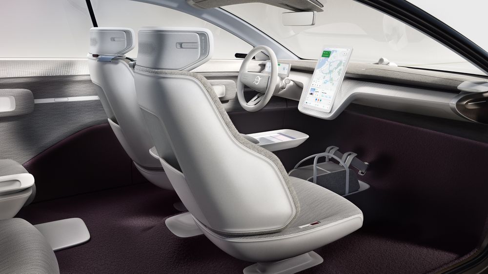 volvo concept recharge infotainment