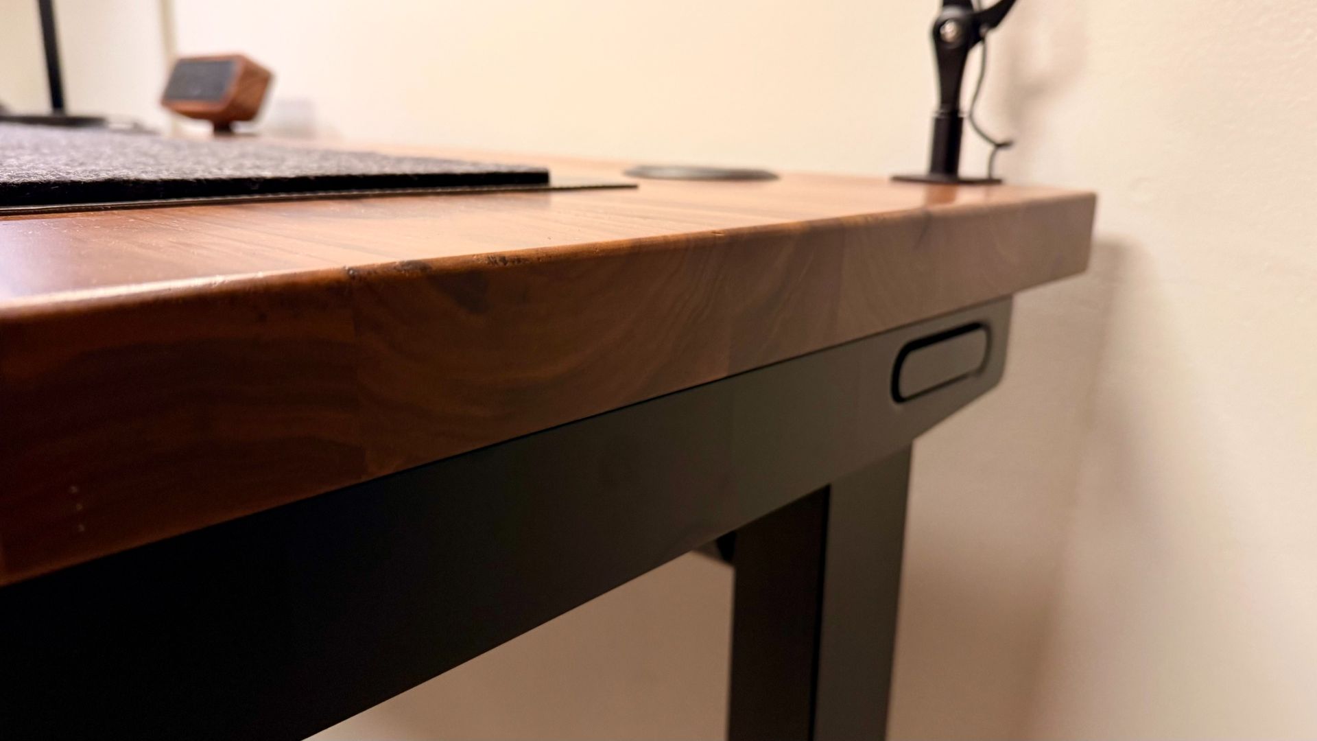Uplift | Four-Legged Standing Desk