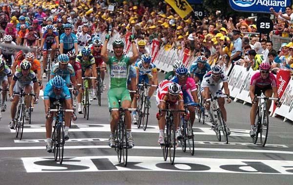 Tom Boonen extends his points lead by beating Erik Zabel.