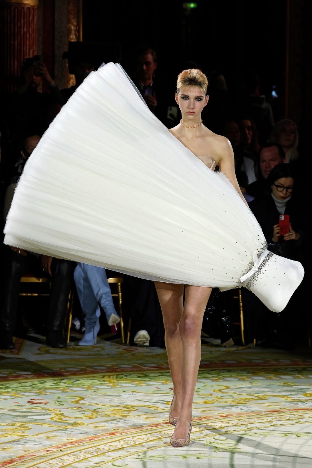 Spring 2023 couture: viktor &amp; rolf