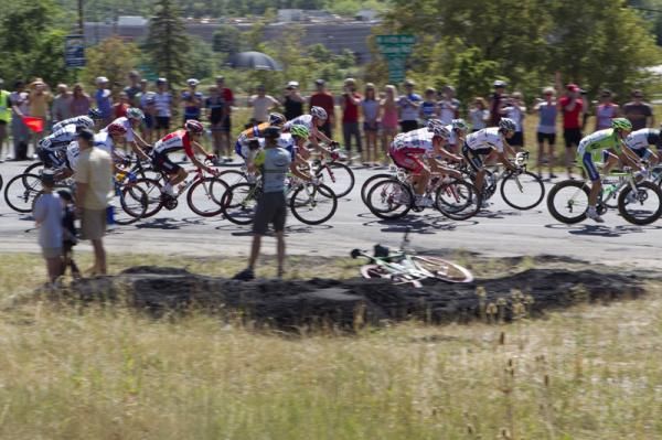 The peloton in action in the opening kilometres of stage 6 from Golden to Denver.