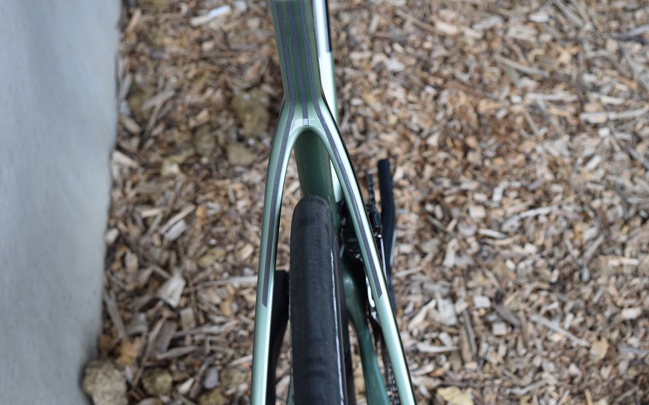 To the rear of the seat tube and seat stays, Cannondale have added some reflective stickers to improve road visibility