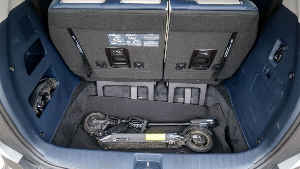 2025 Kia Carnival Hybrid SX Prestige test drive.