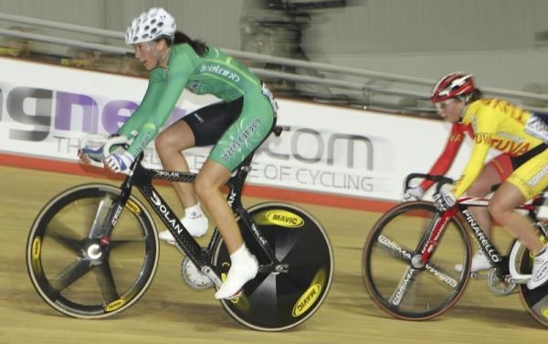 Caroline Ryan (Ireland) in the qualifying round for the women's scratch race