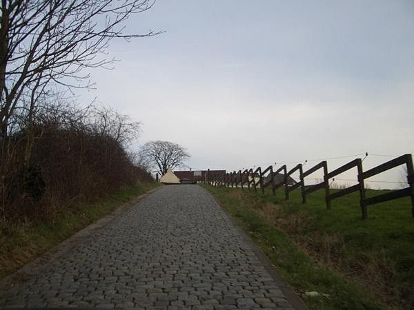 If you can't see how steep the road is just look at the fence - the Paterberg is a monster!