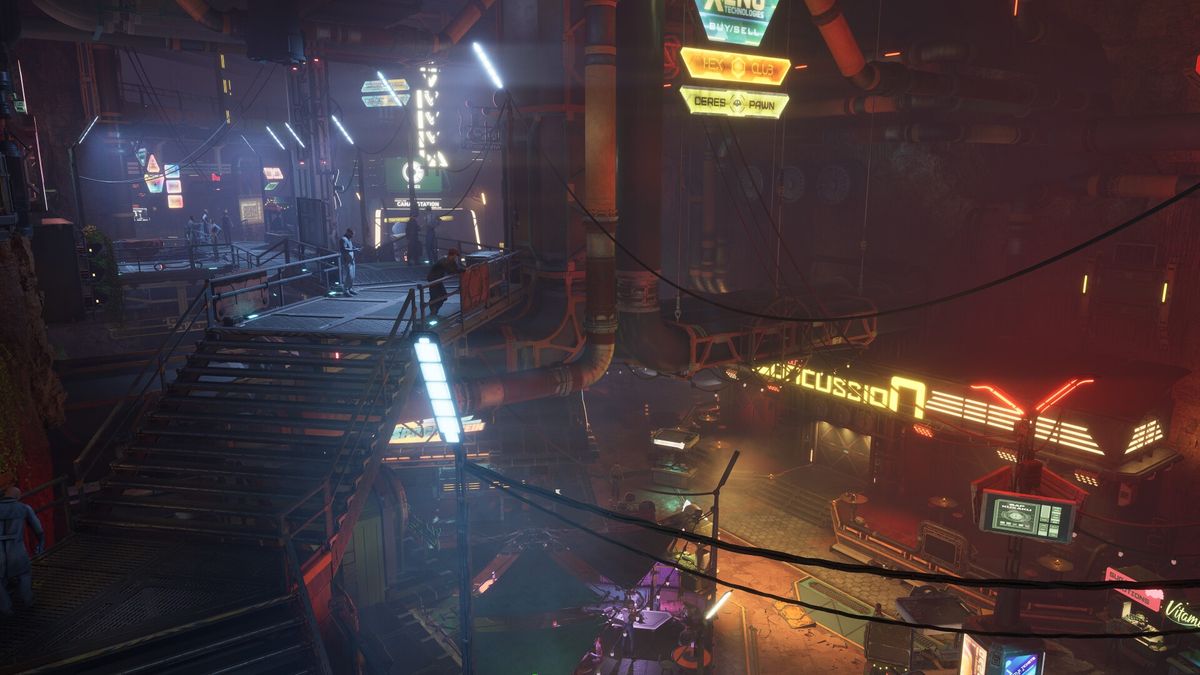 科幻電玩遊戲《The Expanse: Osiris Reborn》的螢幕截圖顯示了一個帶有霓虹燈標誌的多層次賽博龐克市場。