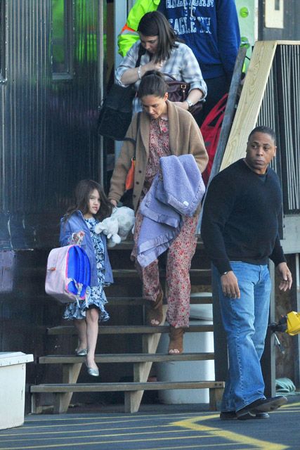 Katie Holmes &amp; Suri Cruise - Katie Holmes &amp; Suri Cruise head out of New York by Helicopter - Katie Homles - Suri Cruise - Marie Claire - Marie Claire Uk