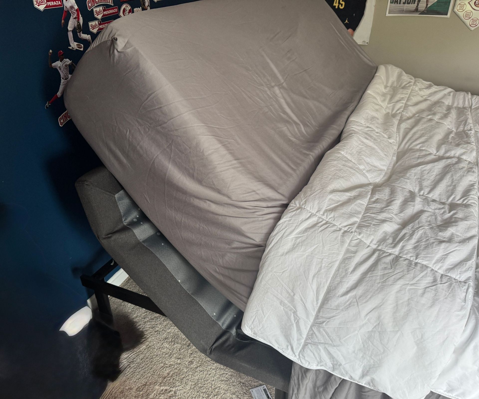 Side view of a mattress on the Casper Adjustable Base.