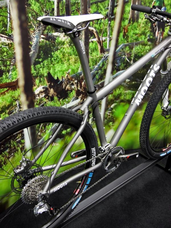 Moots uses wishbone-style seat stays for its new Mooto X RSL.