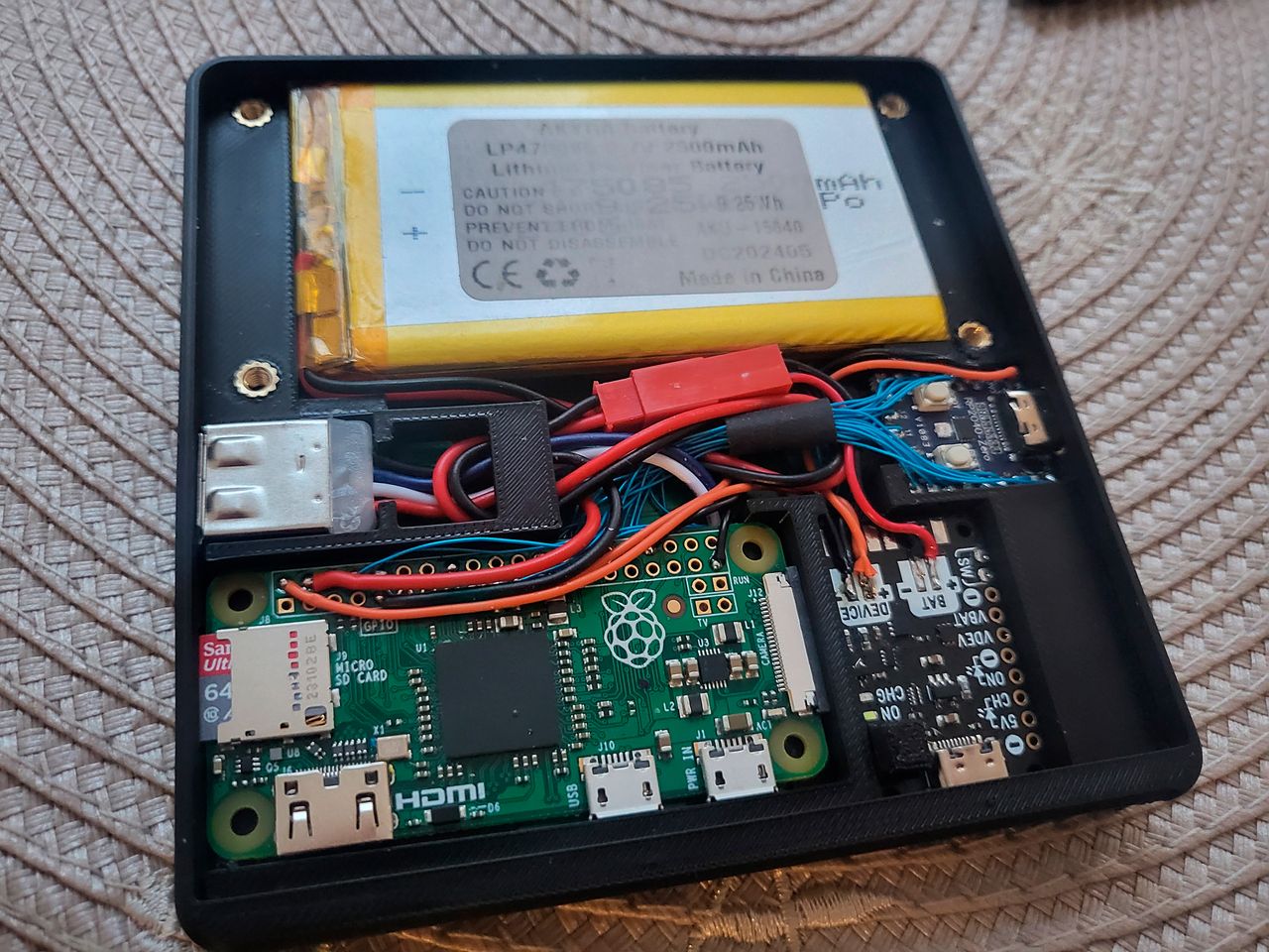 Raspberry Pi slim cyberdeck