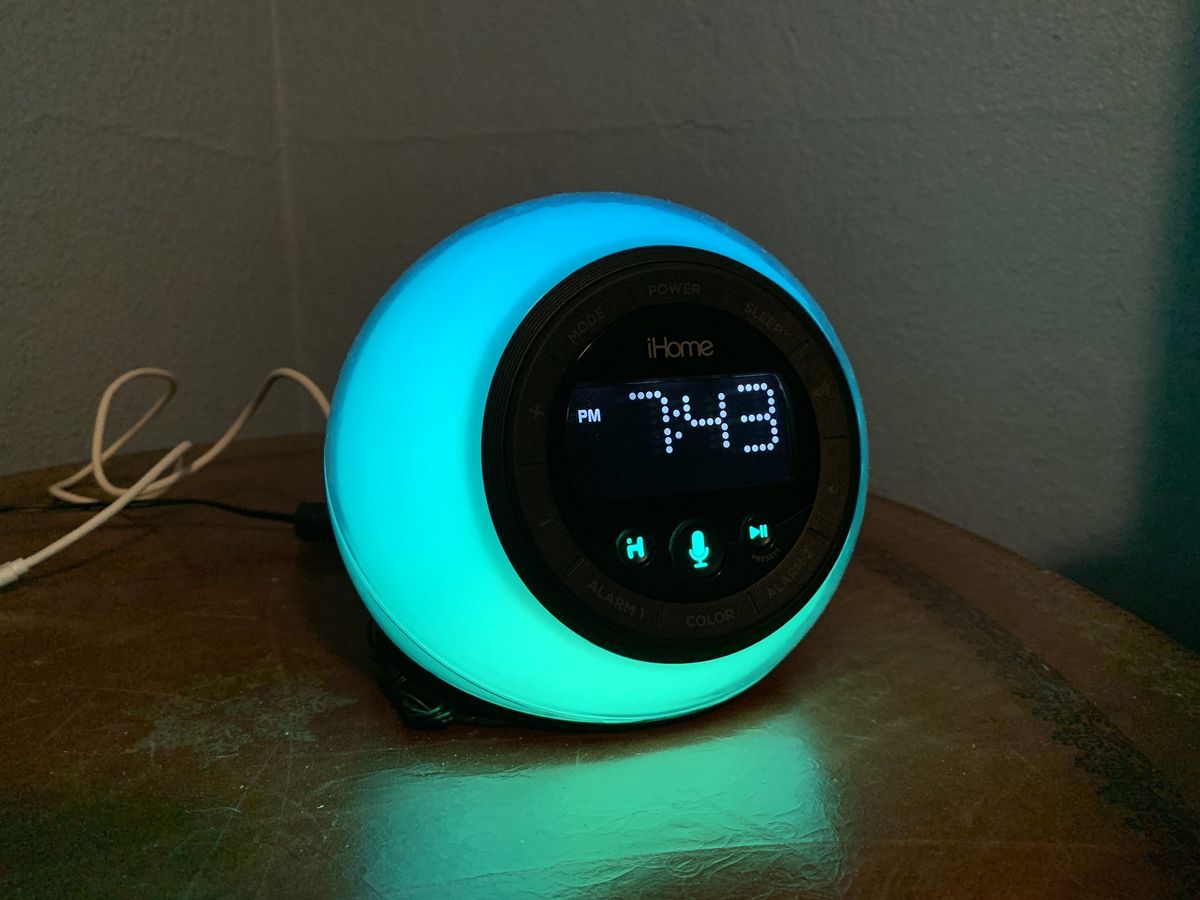 iHome iBT297 glowing blue fade