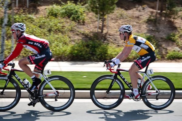 Ben Day (Fly V Australia) stayed safely tucked behind teammates to protect his jersey.