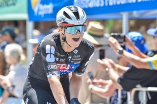 As it happened: New Zealander sprints into leader's jersey on stage 1 of Women's Tour Down Under