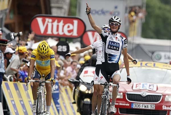 Fr&auml;nk Schleck (Saxo Bank) leads two other riders to the finish.