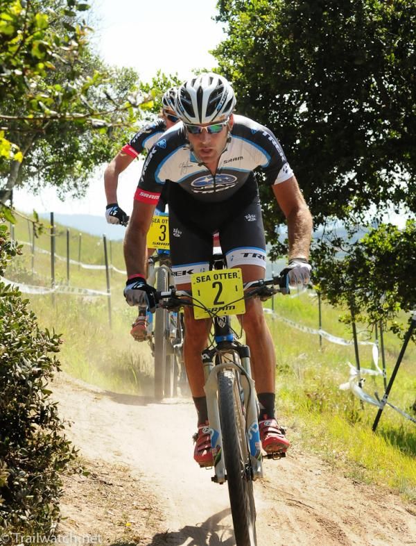 Jeremy Horgan-Kobelski (Trek-Subaru) leadis his teammate Sam Schultz