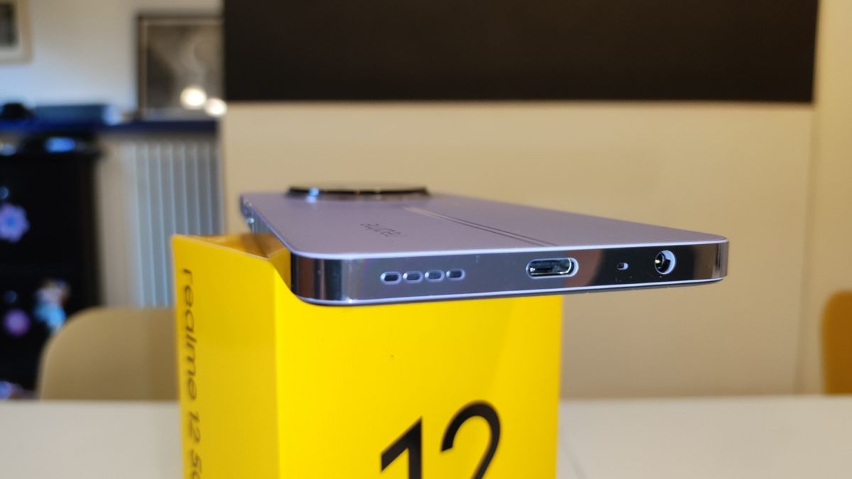 realme 12