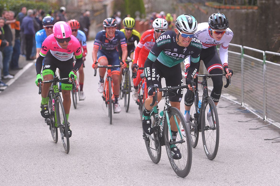 Rafal Majka (Bora-Hansgrohe) attacks