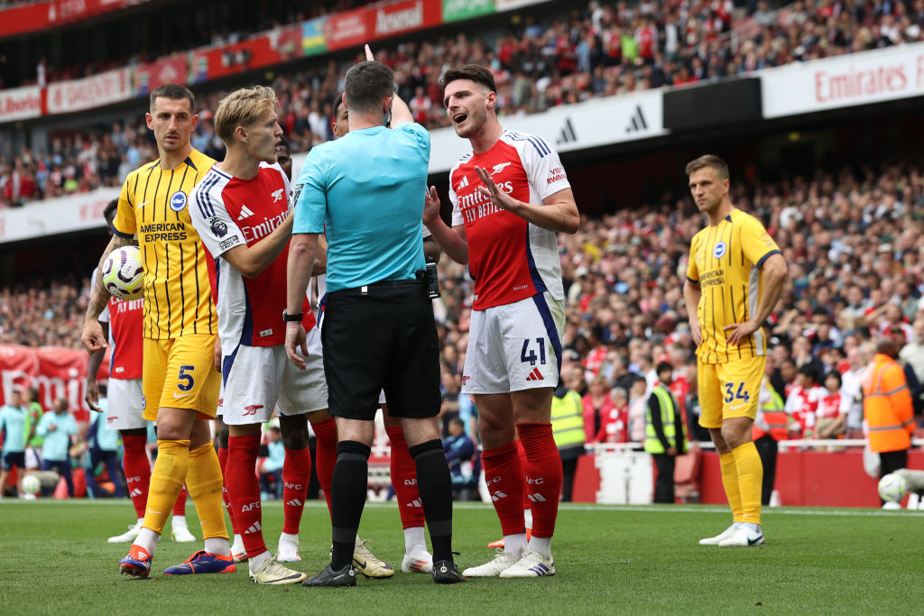 L’Arsenal è furioso con un ALTRO arbitro, mentre la nomina del North London Derby scatena polemiche