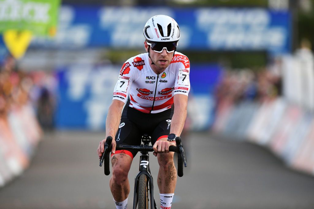 Eli Iserbyt crashed during the Maasmechelen World Cup