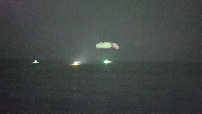 Spacex Crew Dragon Makes 1st Nighttime Splashdown With Us Astronauts