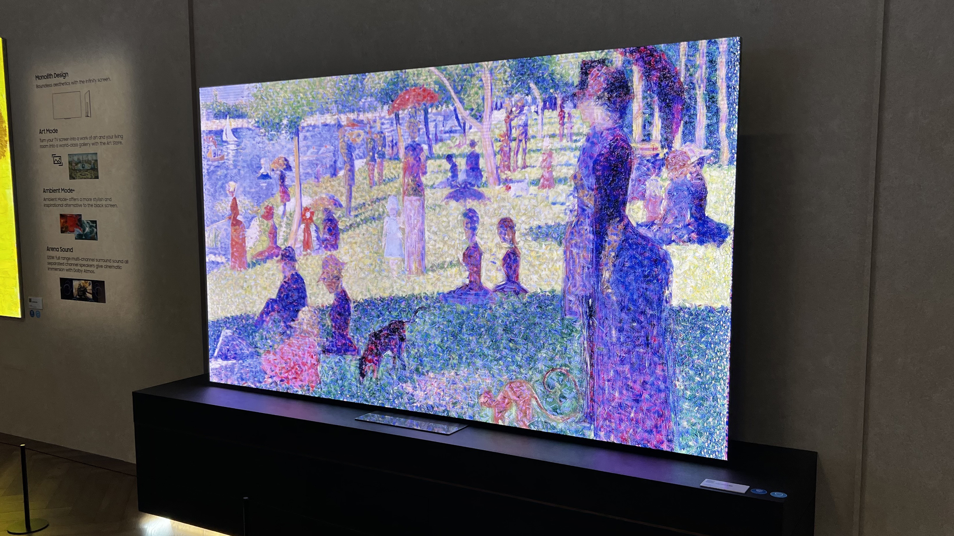 Samsung Micro LED TV en la feria IFA, con una pintura de Monet en pantalla