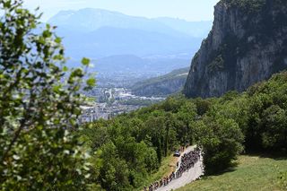 Tour de France stage 18 LIVE: Paret-Peintre and Carapaz close gap to Pogačar in mountains classification as breakaway is yet to form