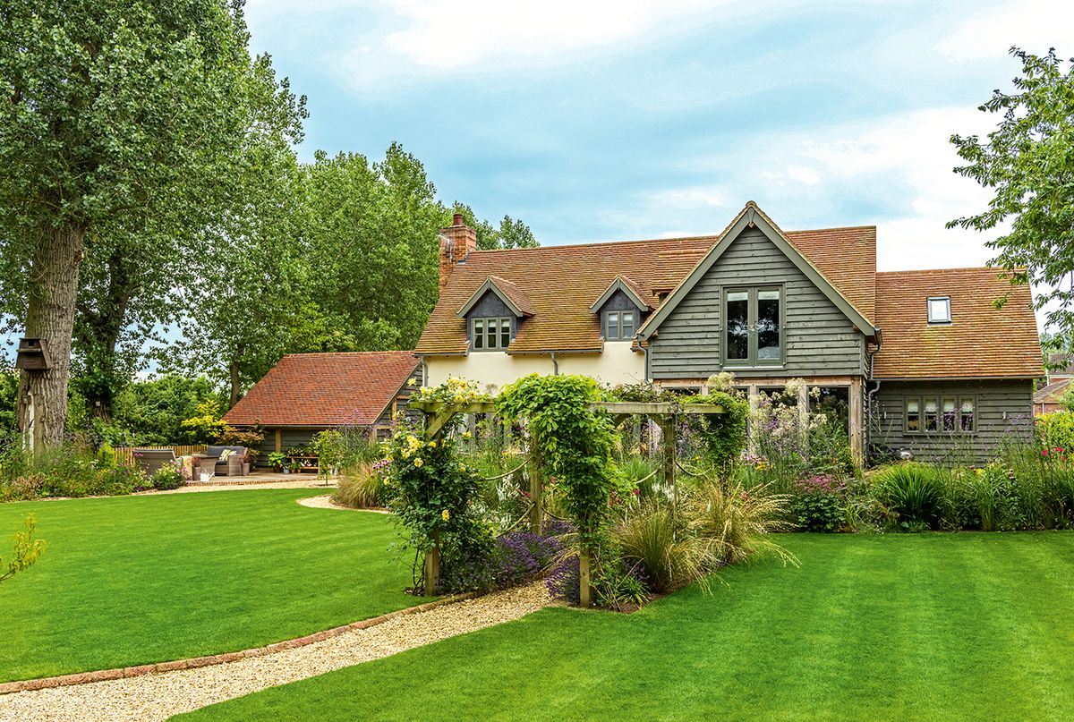 concrete vs clay roof tiles