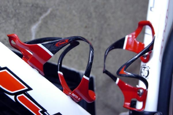 Ravx's Beta X bottle cages tip the scales at just 26 grams without bolts