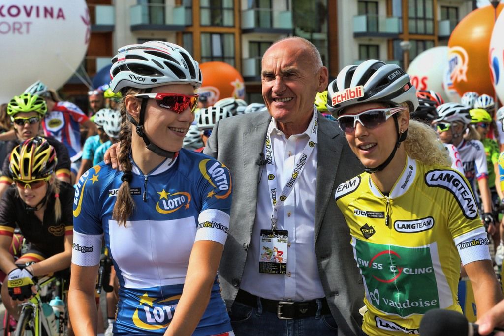 Race director Czesław Lang on the start line with the classification leaders