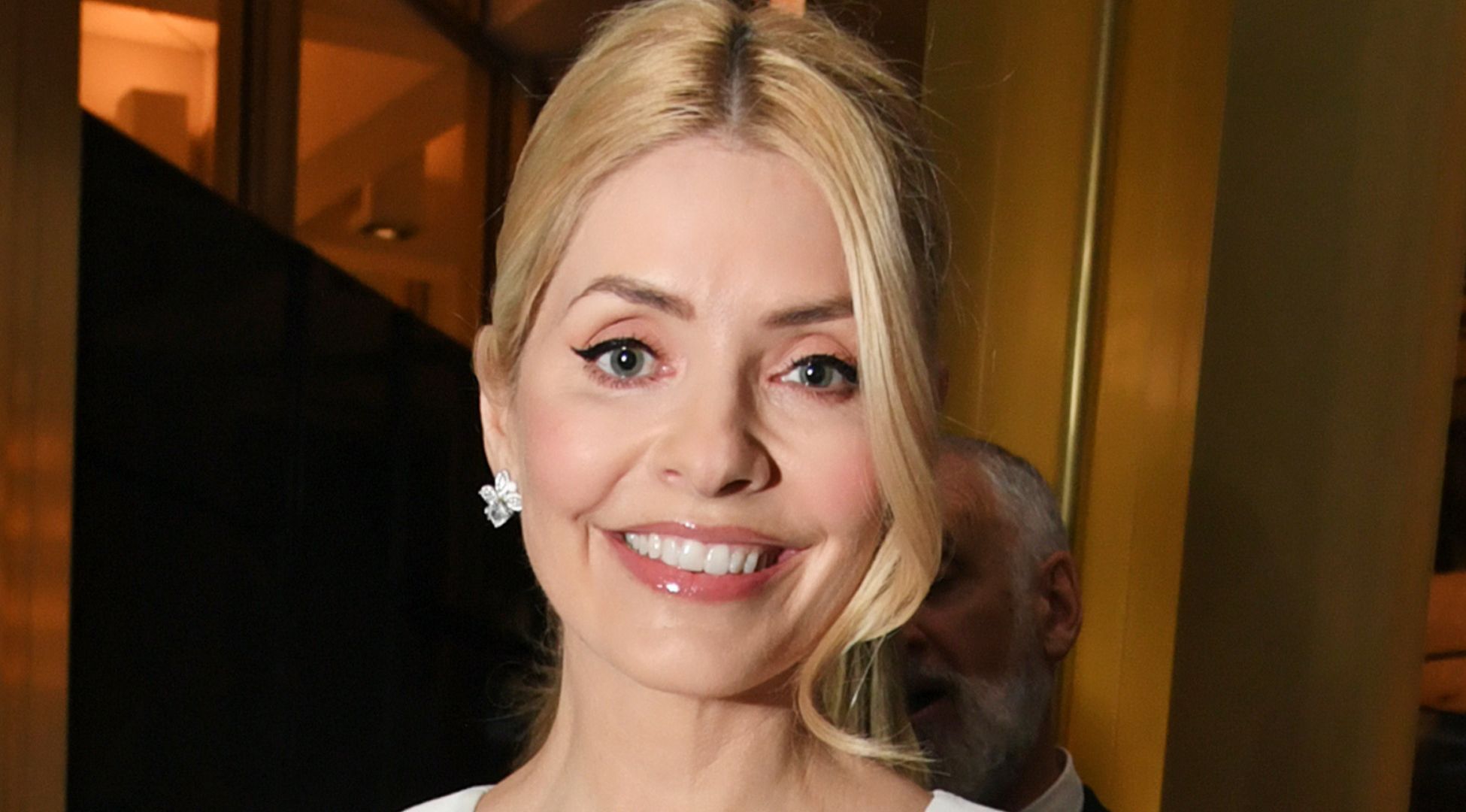Holly Willoughby demonstrates how to update white jeans for the summer