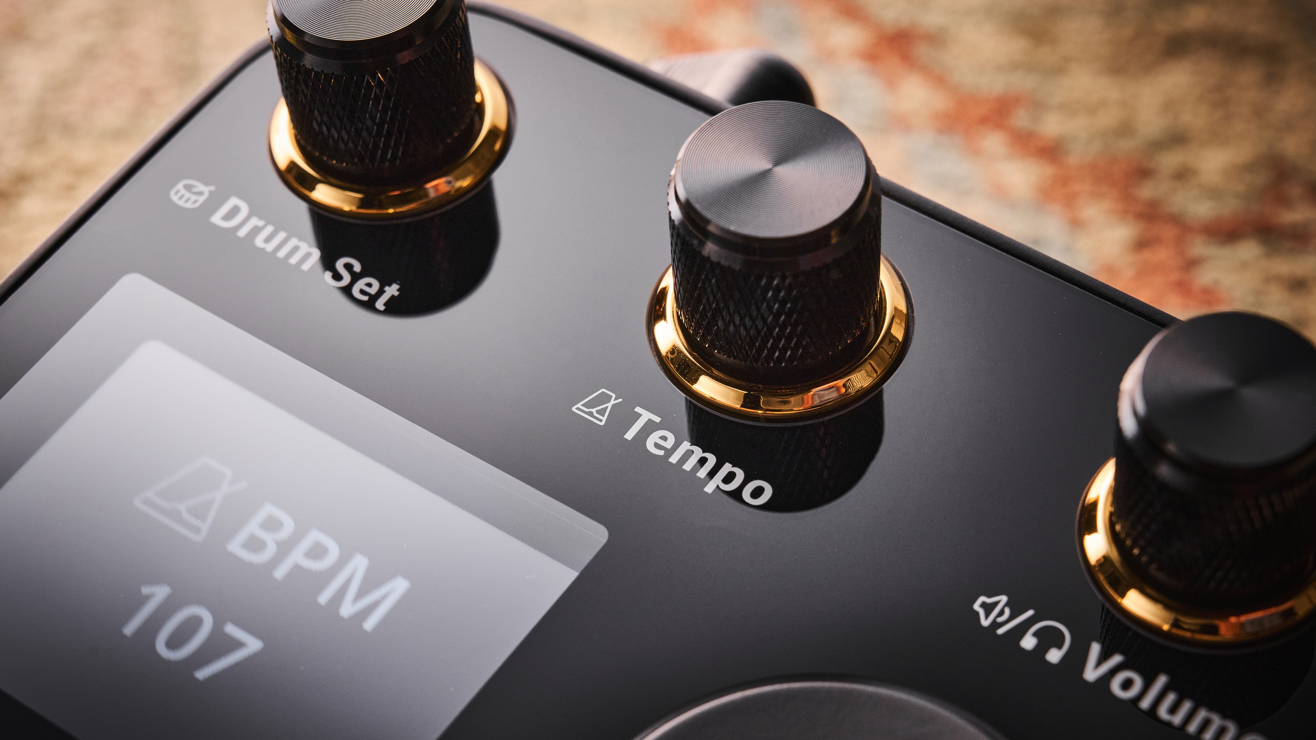 A close up of the tempo knob on the Singular Sound BeatBuddy 2 guitar pedal