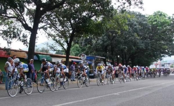 The peloton in San Antonio del Tachira.
