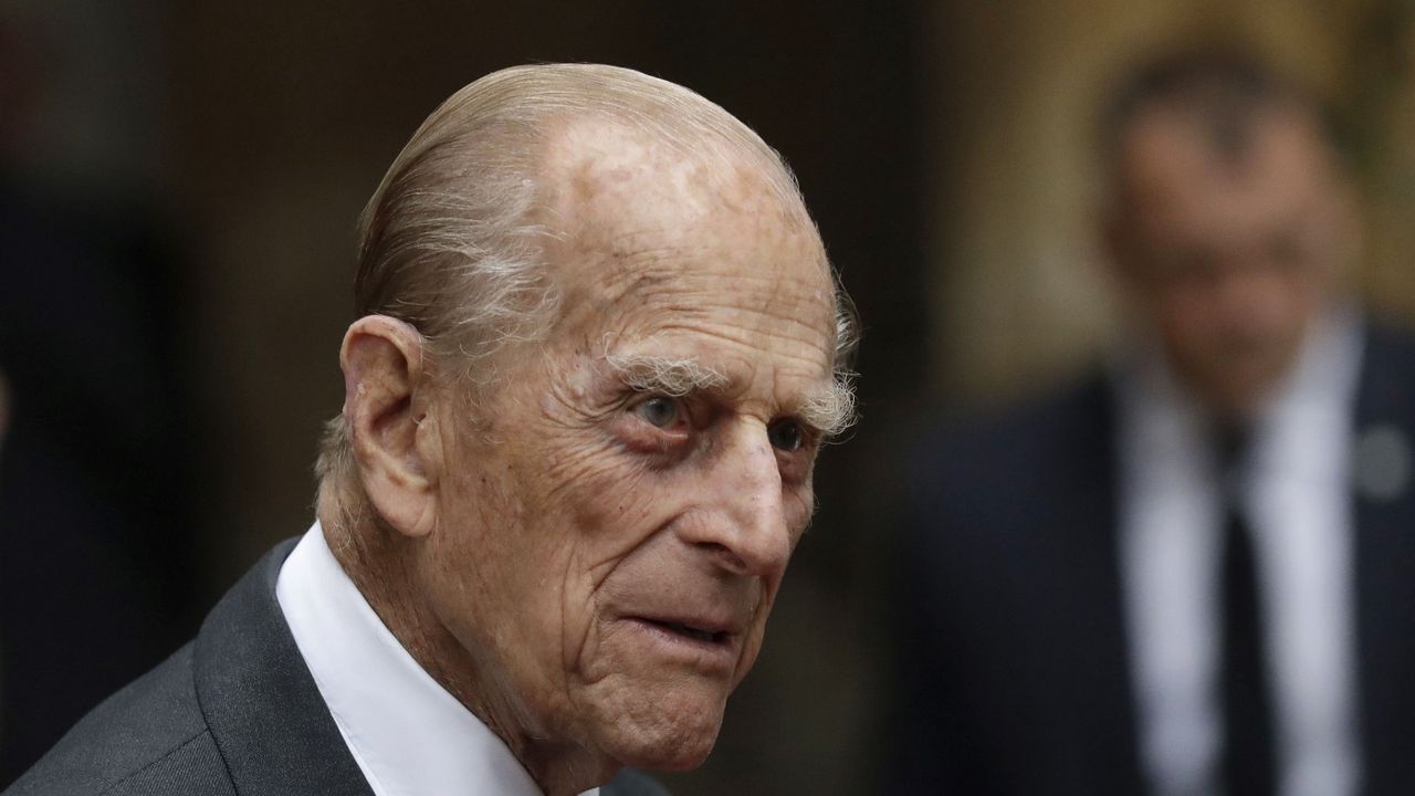 Britain&#039;s Prince Philip, Duke of Edinburgh leaves after attending the funeral service of the 2nd Countess Mountbatten of Burma, Patricia Knatchbull at St Paul&#039;s Church in Knightsbridge, London on June 27, 2017. (Photo by Matt Dunham / POOL / AFP) (Photo by MATT DUNHAM/POOL/AFP via Getty Images)