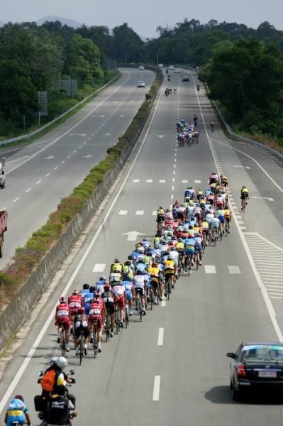 Eventually the peloton started to split with the high speeds.