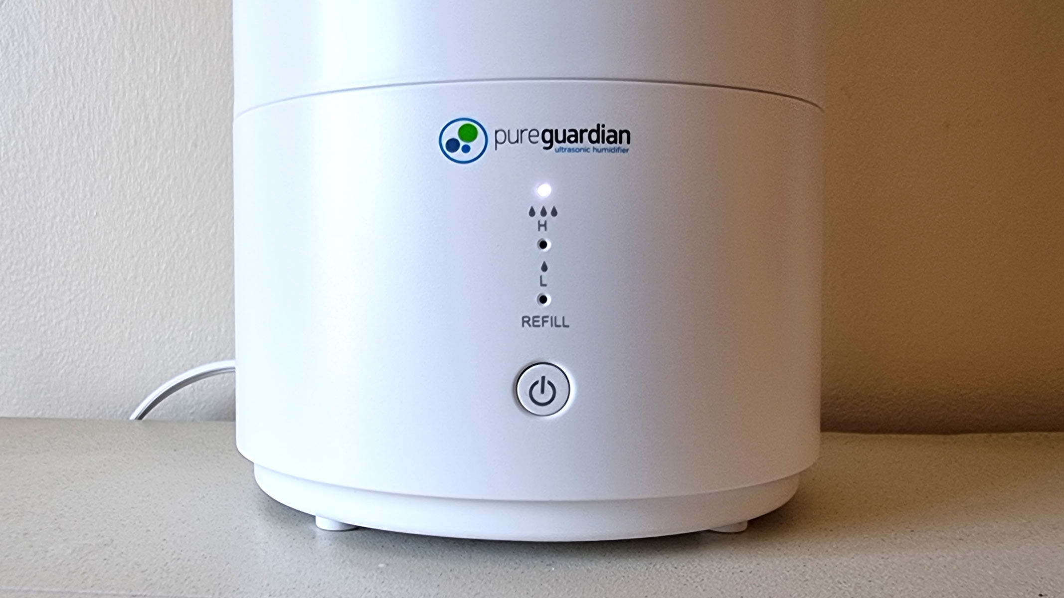 The PureGuardian H950AR Ultrasonic Cool Mist Humidifier, a close-up photo of the control panel