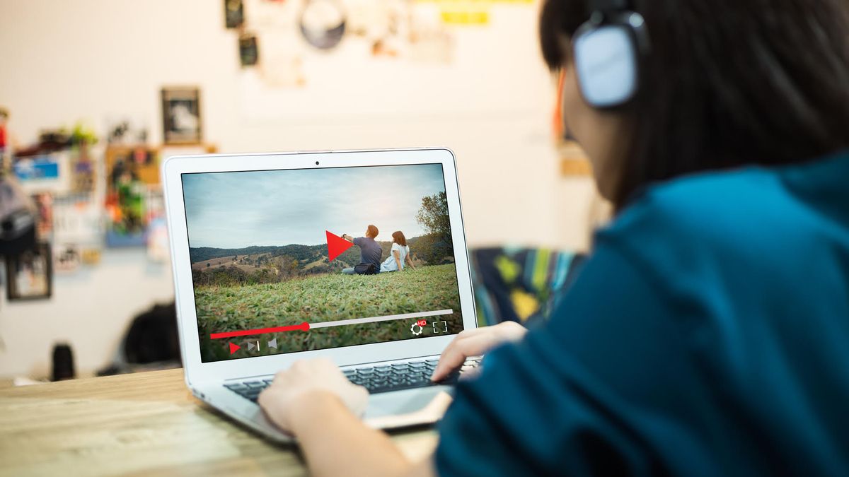 Laptop YouTube use