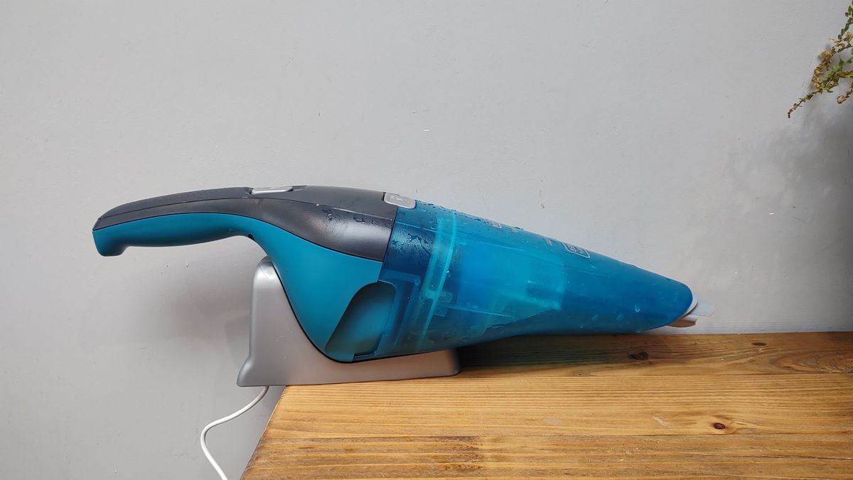 Black+Decker Dustbuster QuickClean Cordless Wet/Dry Handheld Vacuum ...