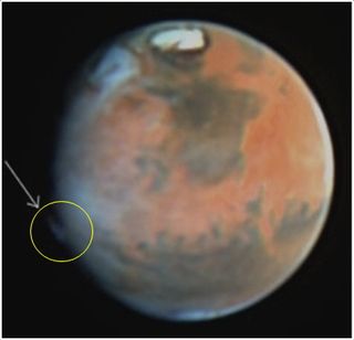 A plumelike feature was observed on Mars on May 17, 1997, by the Hubble Space Telescope. It is similar to the features detected by amateur astronomers in 2012, although it appeared in a different location.