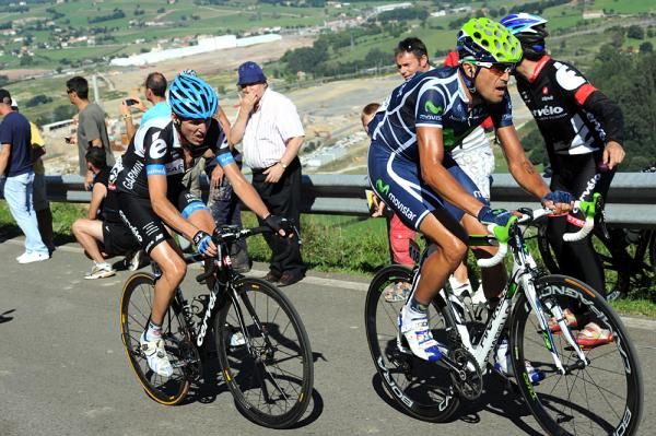 Marzio Bruseghin on the attack with Dan Martin.