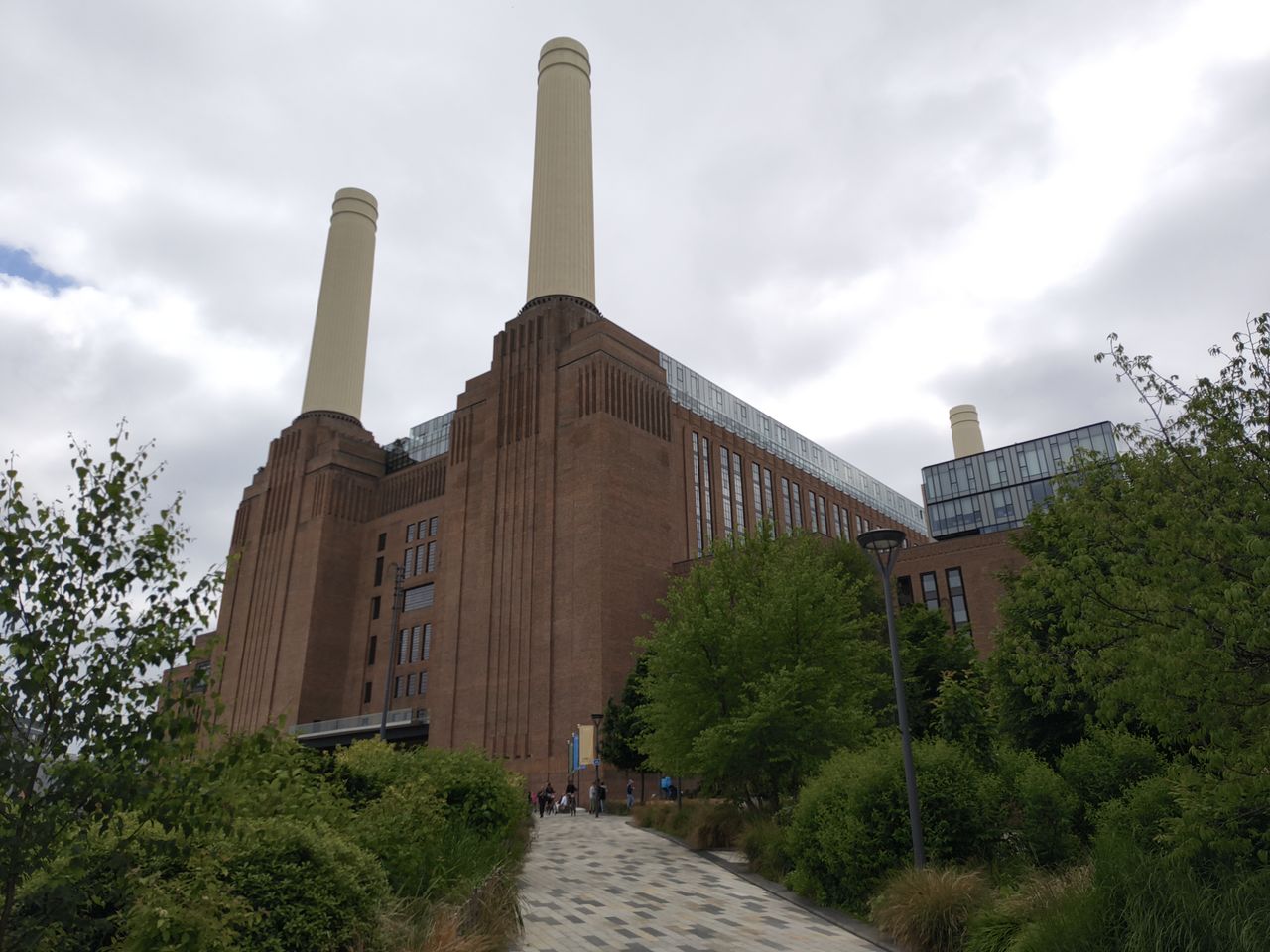 A test picture taken on the Motorola Edge 60 Pro of a tall building.