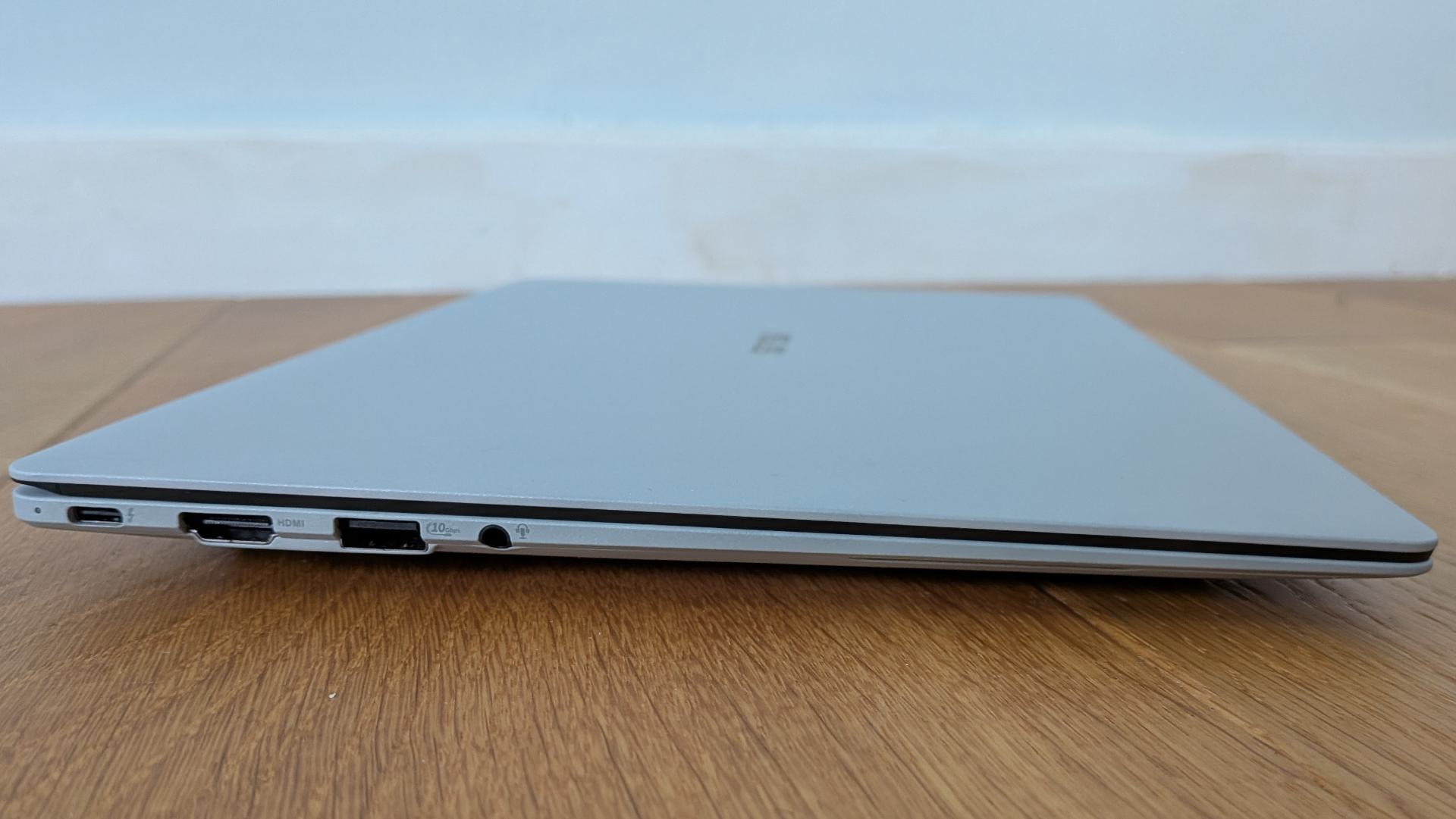 The Asus ExpertBook Ultra on a desk