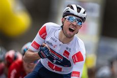 Ethan Vernon wins a stage of the Tour de Romandie